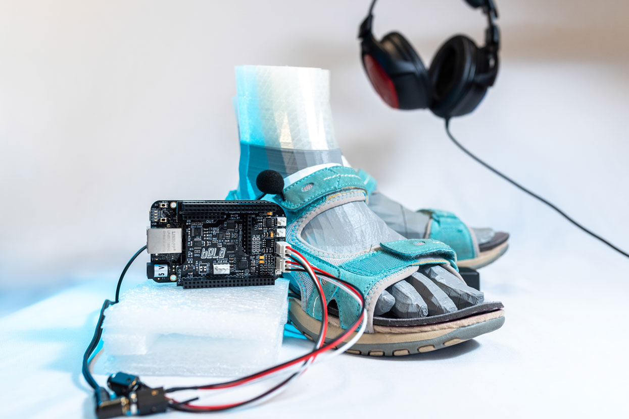 AS LIGHT AS YOUR FOOTSTEPS: DESIGN AND EVALUATION OF A PORTABLE DEVICE FOR CHANGING BODY PERCEPTION THROUGH A SOUND ILLUSION
